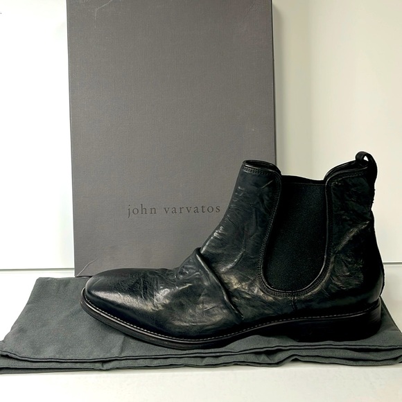 John Varvatos Fleetwood Sharpai Chelsea boot
Men’s black leather Made in Italy
